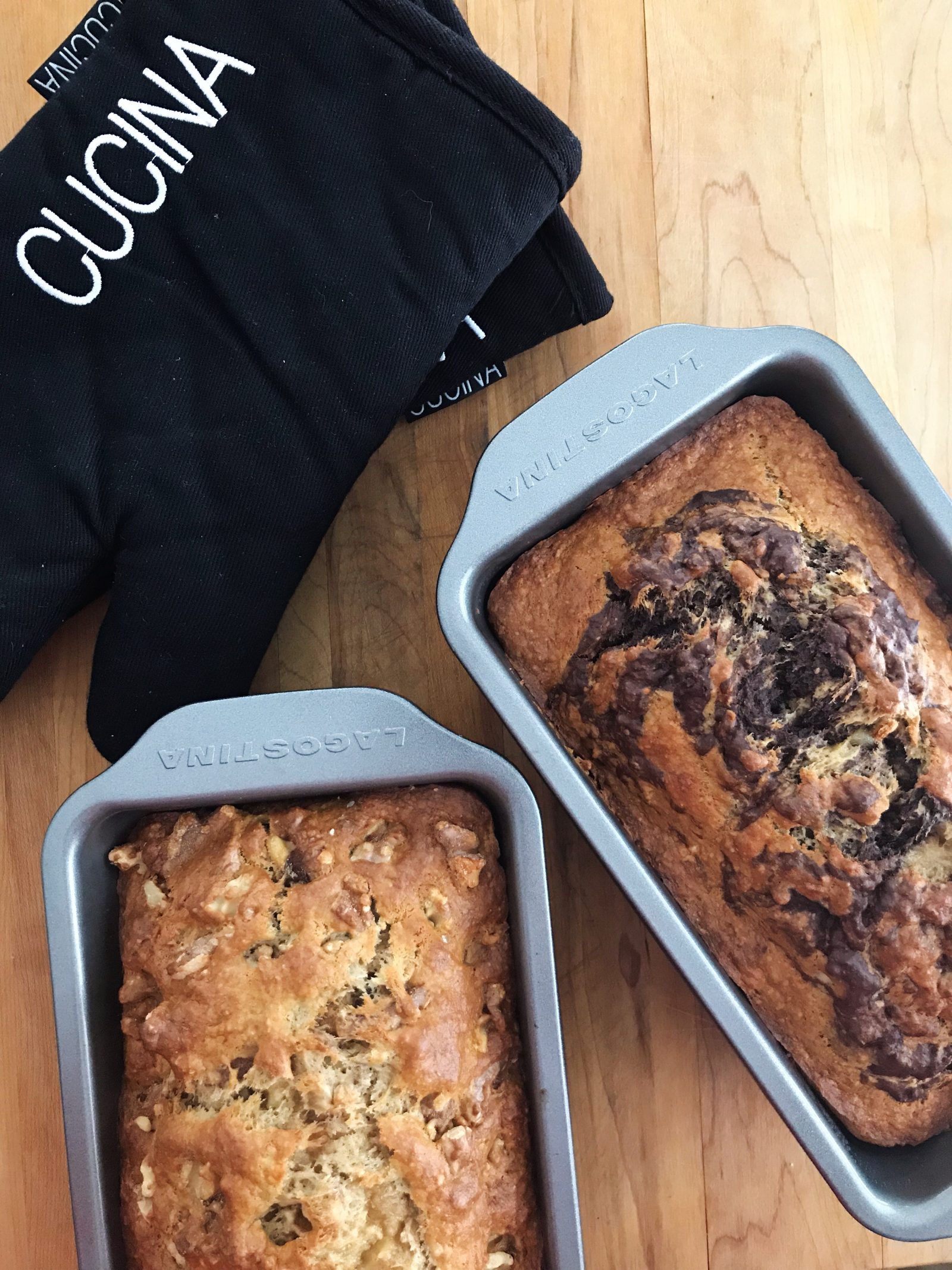 banana loaf with oven mitt